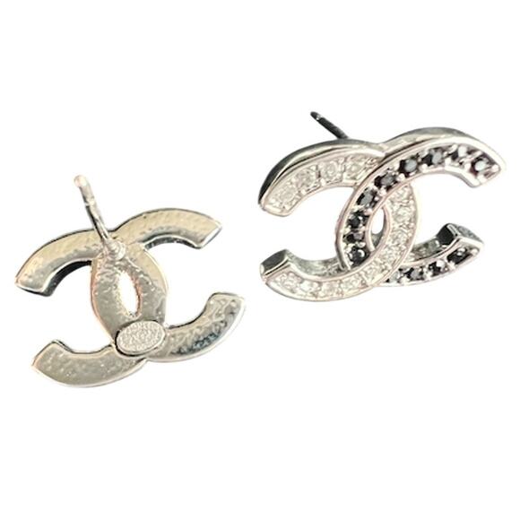 Platinum Plated CHANEL Crystal Black Stud Earrings Autumn 2023 (CHXX018) - Picture 2 of 5